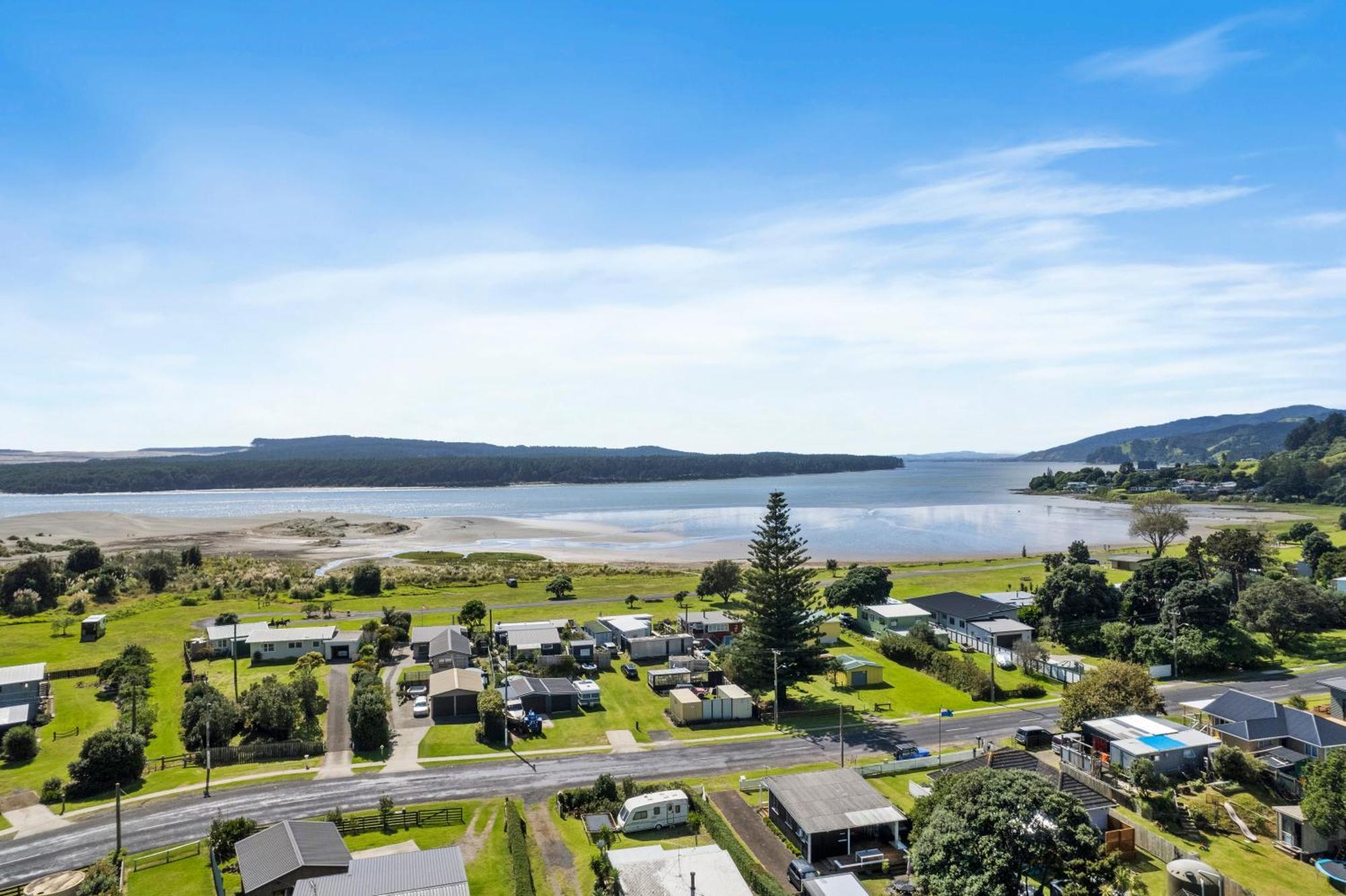 Port Waikato Holiday Park Luaran gambar