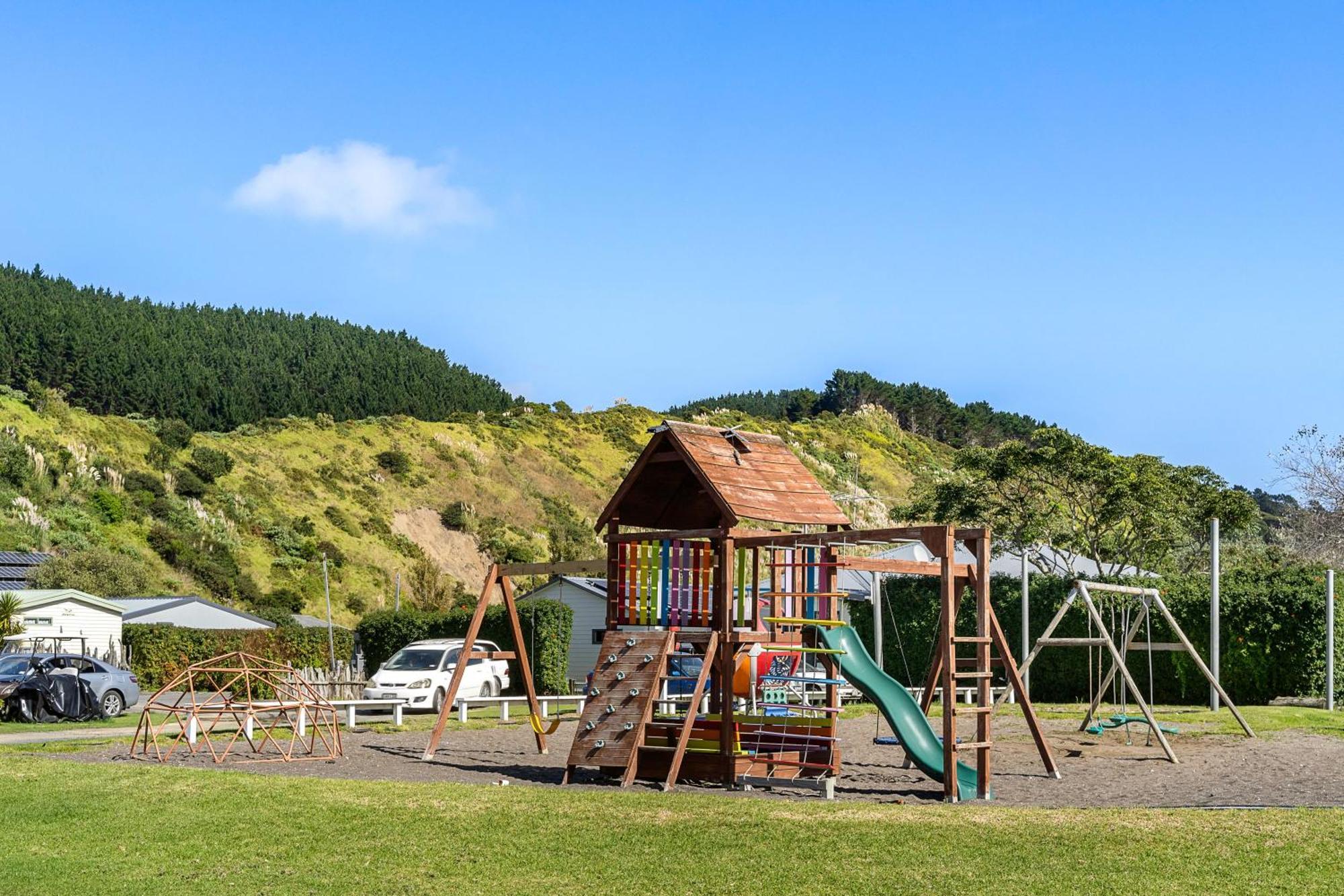Port Waikato Holiday Park Luaran gambar
