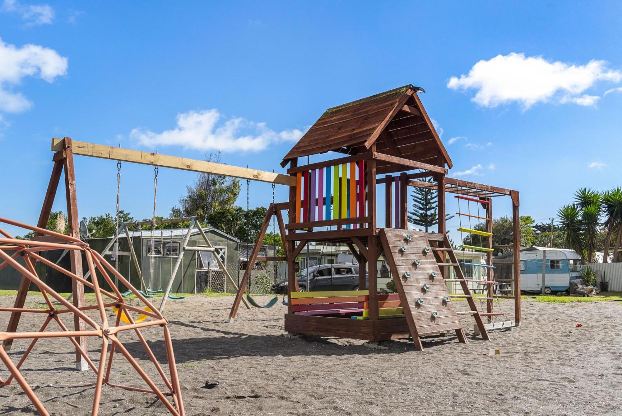 Port Waikato Holiday Park Luaran gambar