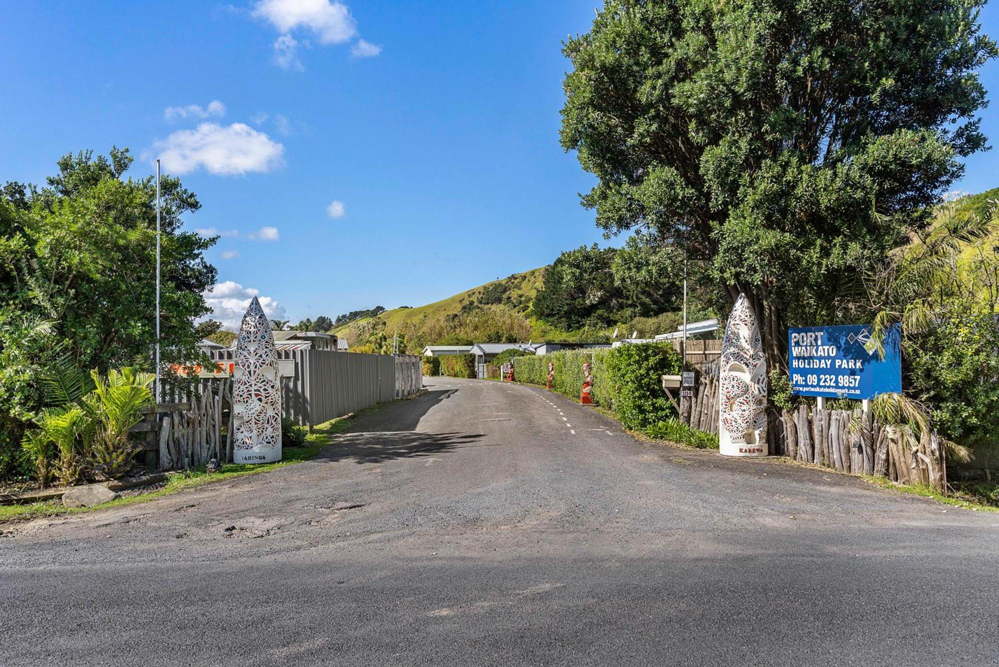 Port Waikato Holiday Park Luaran gambar