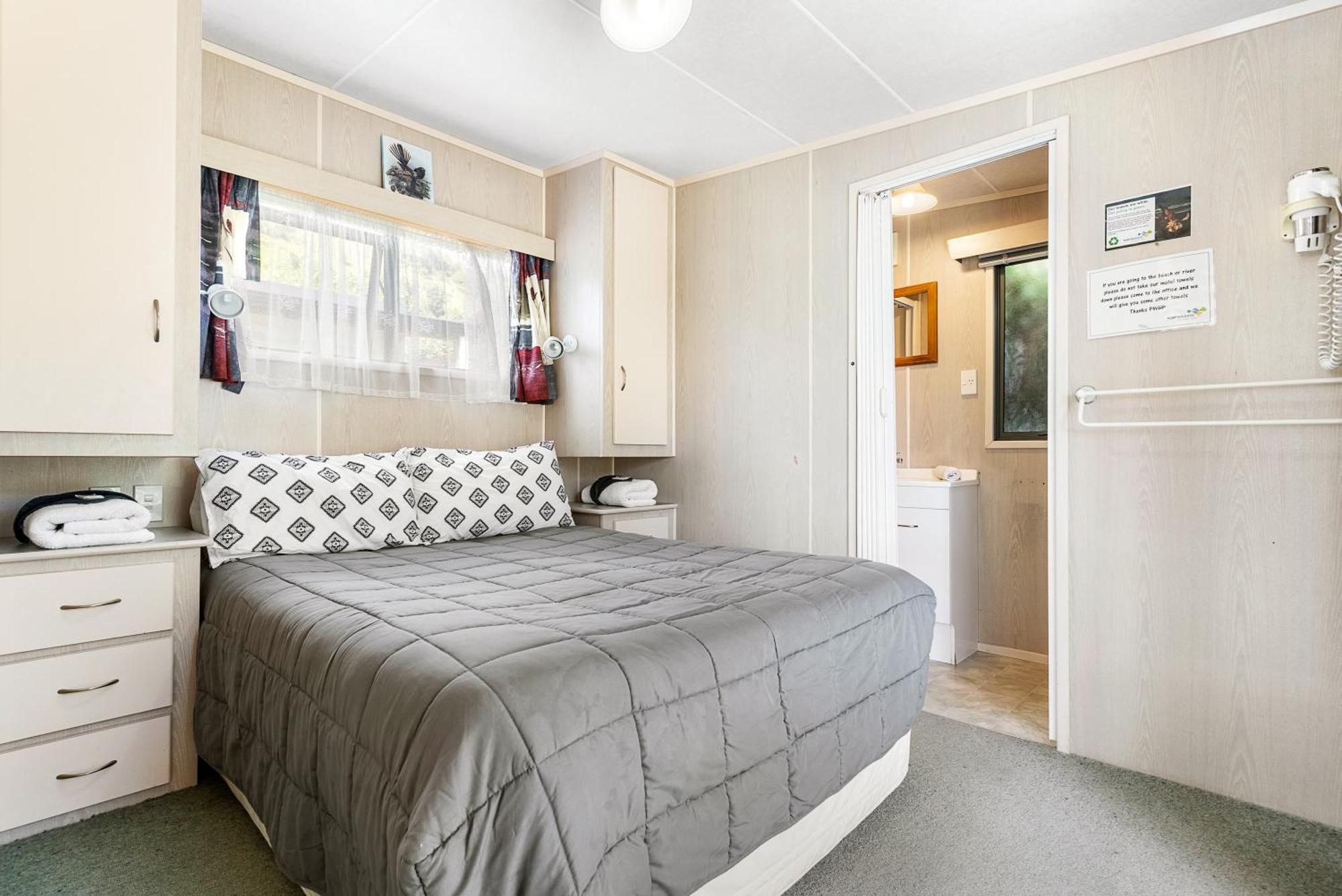 Port Waikato Holiday Park Luaran gambar