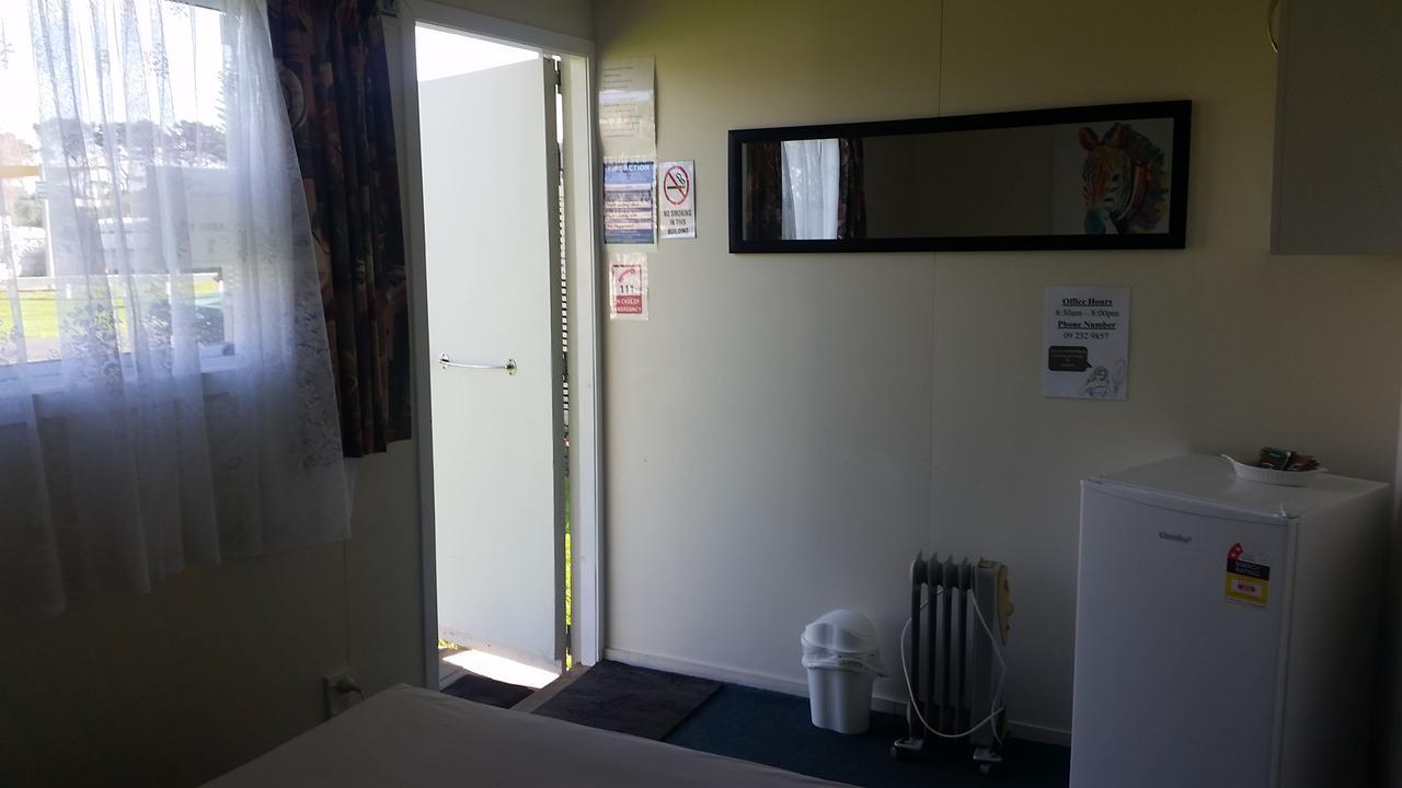 Port Waikato Holiday Park Luaran gambar